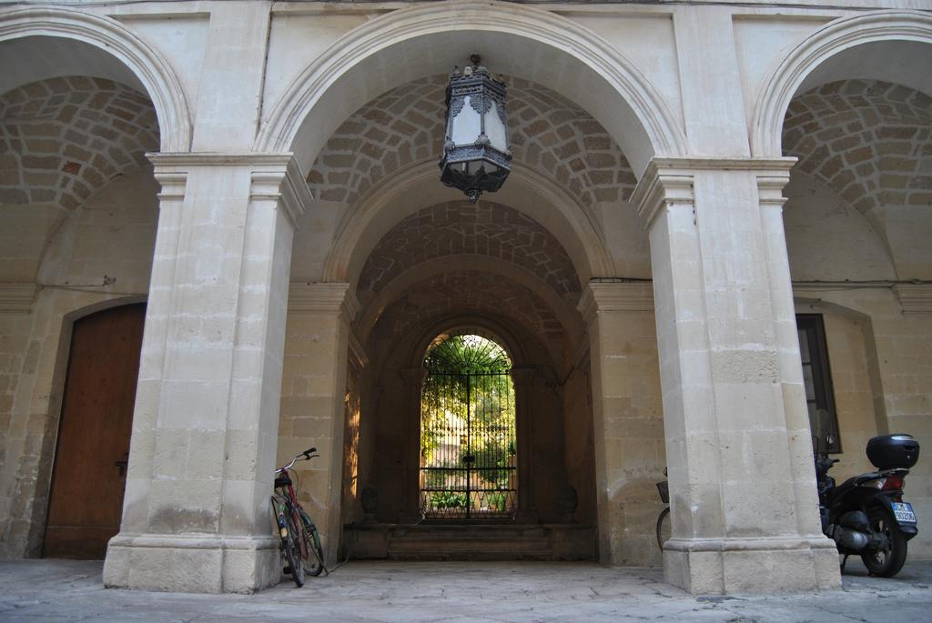 Garden Suite At Palazzo Famularo ليتشي الغرفة الصورة